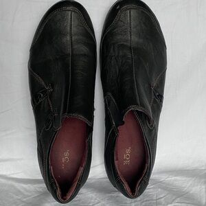 Taos Encore Women’s Black Leather Slip On size 9